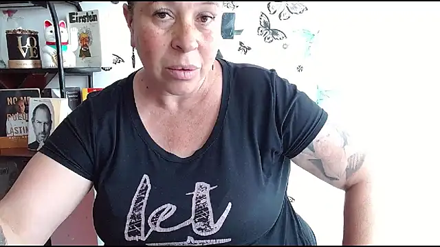 LauraMallioni's Live XXX Chat