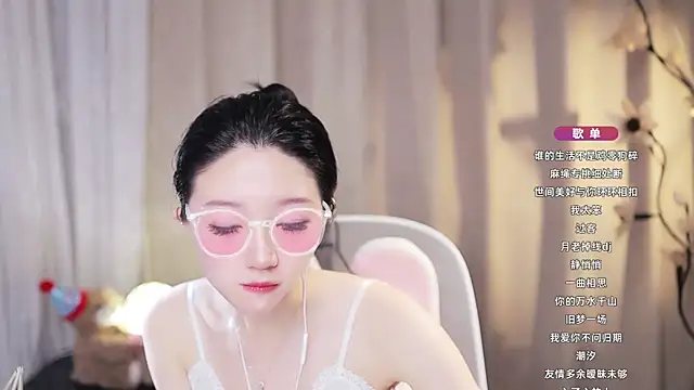 Zoe-99's Live XXX Chat