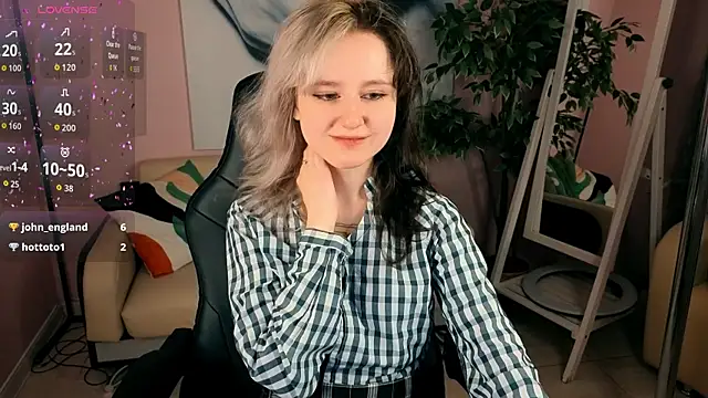 LinaVeritas' Live XXX Chat