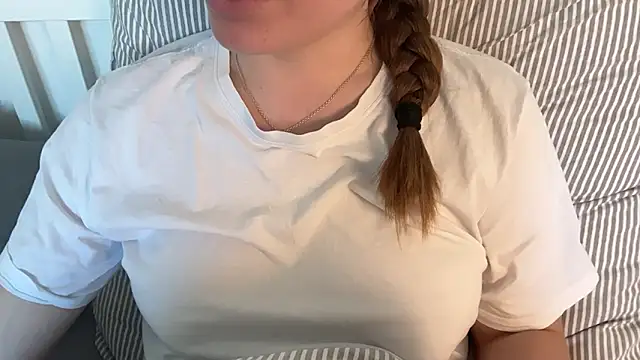 Lucyschickt élő XXX-chatje