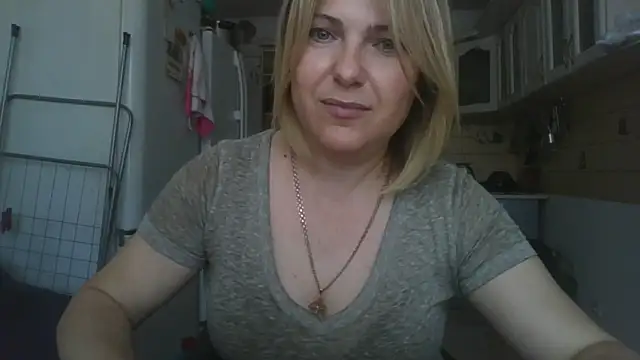 ElenaLove888's Live XXX Chat