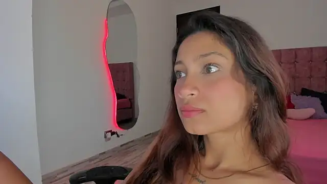 Chat +18 de cora_22 ao vivo