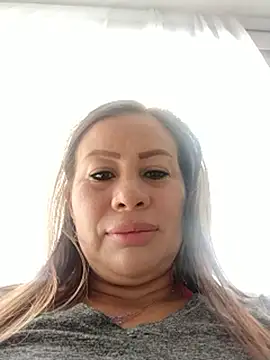 LaraCalienteのライブXXXチャット