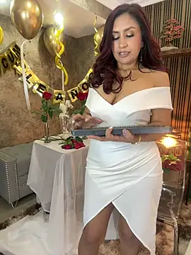 MonicaMoret's Live XXX Chat