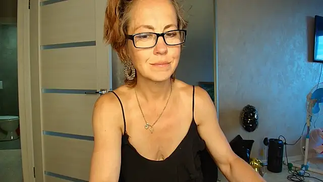 Chat +18 de LioraWeiss ao vivo