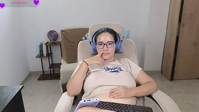 blue__moon_'s Live XXX Chat