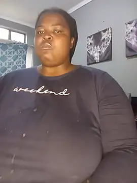 Chatroom XXX en direct de ChubbyLucia