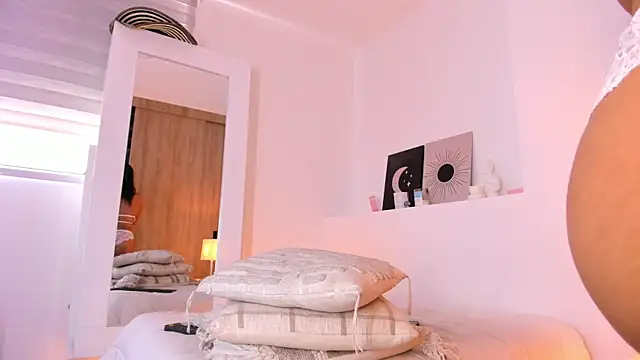 دردشة nicolette_bale الجنسية المباشرة
