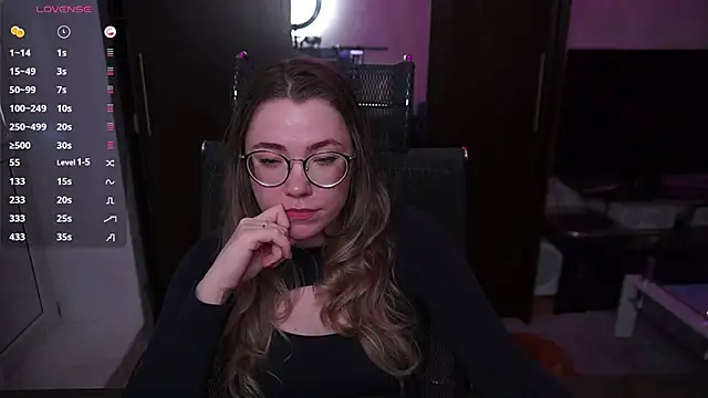 RemyCute Adlı Modelin Canlı XXX Sohbeti