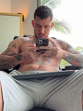 Онлайн чат XXX DimitriSullivan_