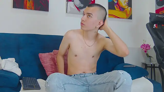 Rowan_Cley Chat XXX live