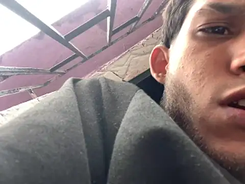 Chatroom XXX en direct de tanned_boy