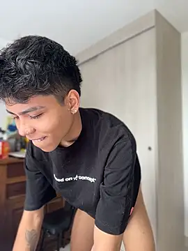 MaxiWildd Live XXX Chat