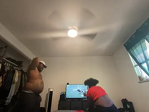 XXX chat uživo modela Tattedupdek
