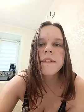 Show modela Sara_liss na web-kameri