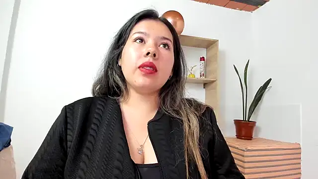 LinaBrowm Adlı Modelin Canlı XXX Sohbeti