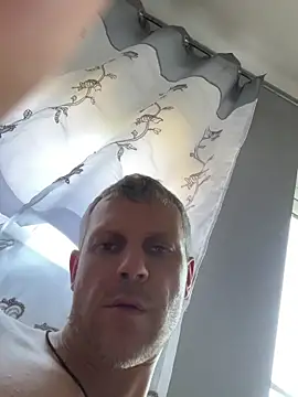 צ'אט XXX בשידור חי של ChiefApron5