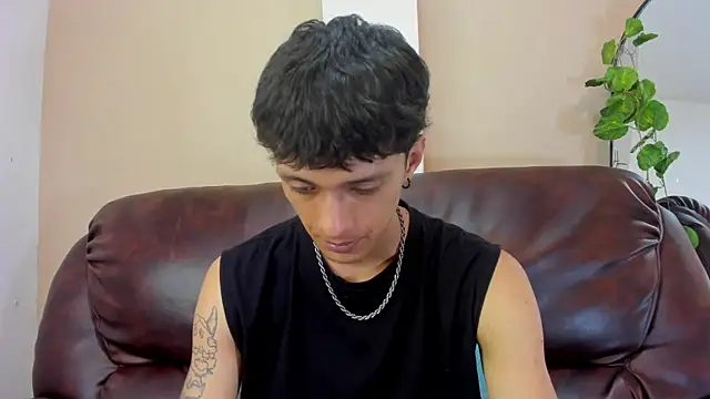 Lean_Portman Live XXX-Chat