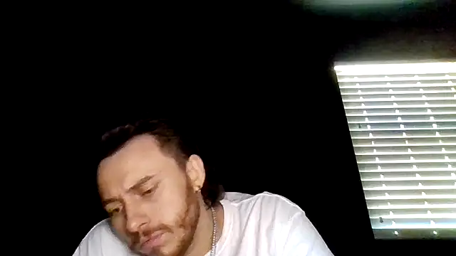 Онлайн чат XXX Mikecloudyhawk