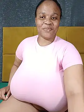 HugeTitisxx's Webcam Show
