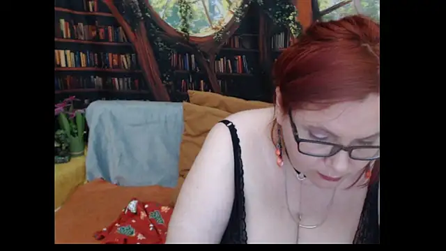 PlayfullMature Chat XXX live