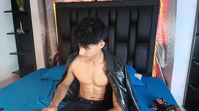 Czat XXX na żywo – MaxiimoRomano_