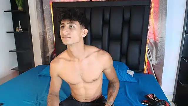 MaxiimoRomano_ Adlı Modelin Canlı XXX Sohbeti
