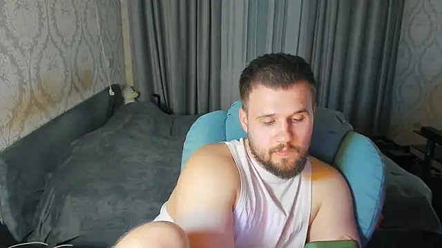 Vladik_b's Live XXX Chat