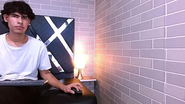 Kevin_Brooks1's Live XXX Chat