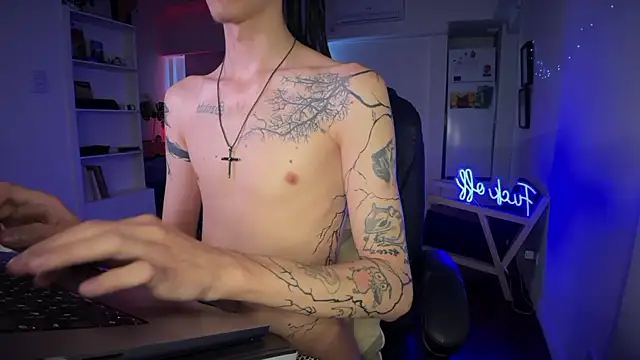 Den_BlueXx élő XXX-chatje