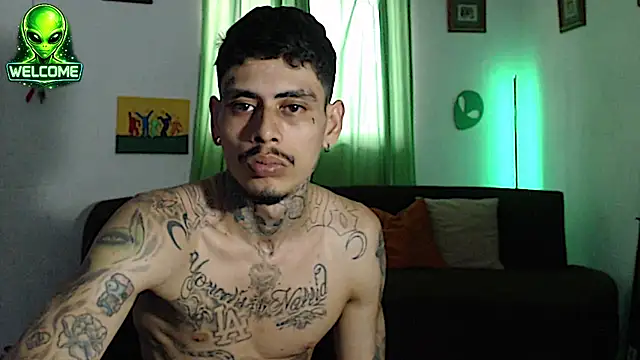 alpha_zom's Live XXX Chat