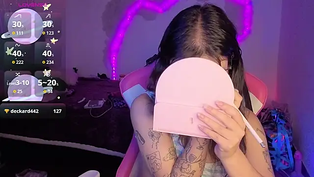 larah_uwu: онлайн-секс-чат