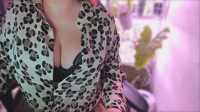 Chatroom XXX en direct de MonsteraWhite
