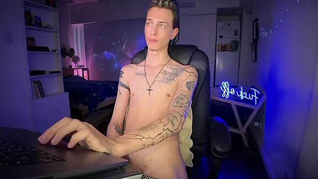 Den_BlueXx élő XXX-chatje
