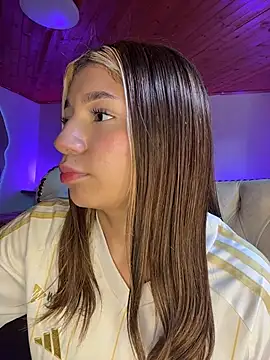 Isabella18_pink's Live XXX Chat