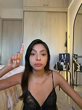 XXX chat uživo modela ZaraLuuv