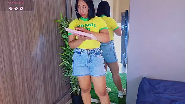Karlie_moore_'s Live XXX Chat
