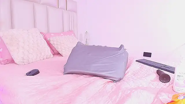 alanarose18 Adlı Modelin Canlı XXX Sohbeti