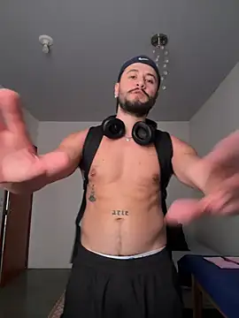 Chat +18 de guzzfit ao vivo
