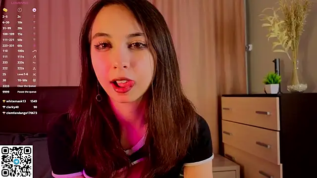 NerixalVire Adlı Modelin Canlı XXX Sohbeti