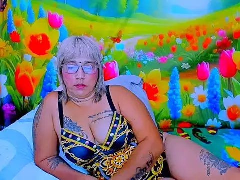 indianroxy's Live XXX Chat