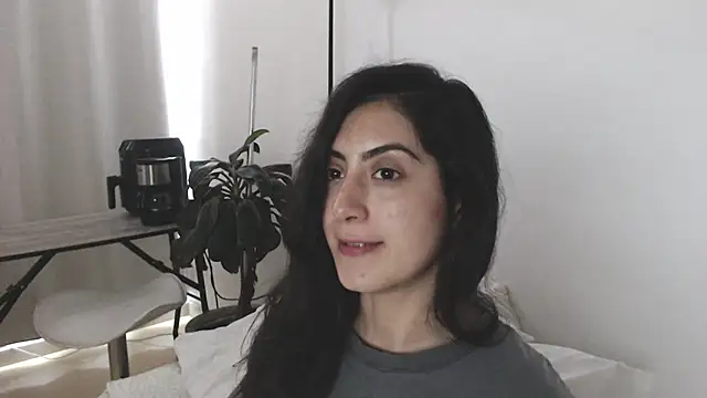 MIYESSI: απευθείας συνομιλία ΧΧΧ