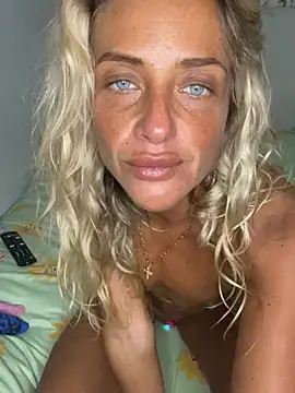 ScarlettGold_'s Live XXX Chat