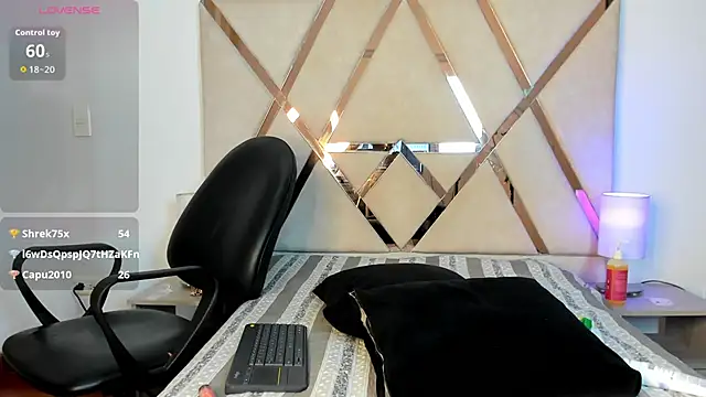 Carliet_66's Live XXX Chat
