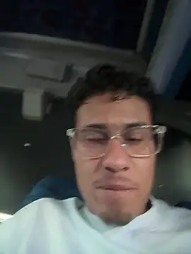 צ'אט XXX בשידור חי של TavoHot_