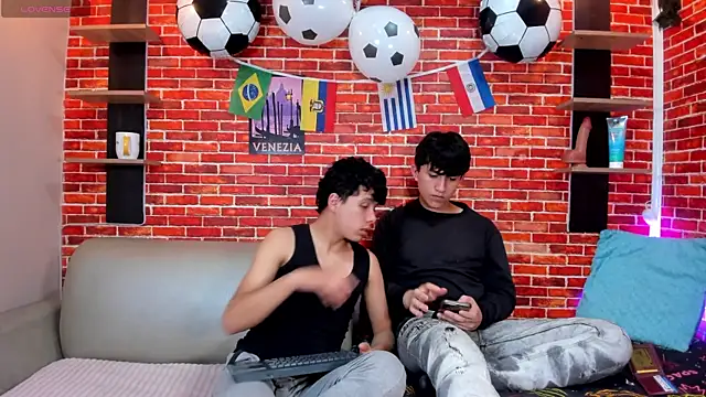Hoot_boyss_ XXX чат на живо