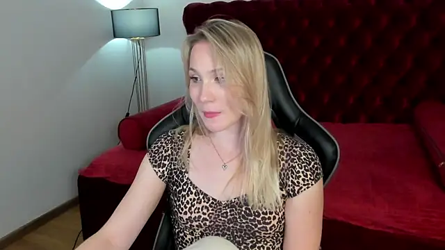ElaraVoltage's Live XXX Chat