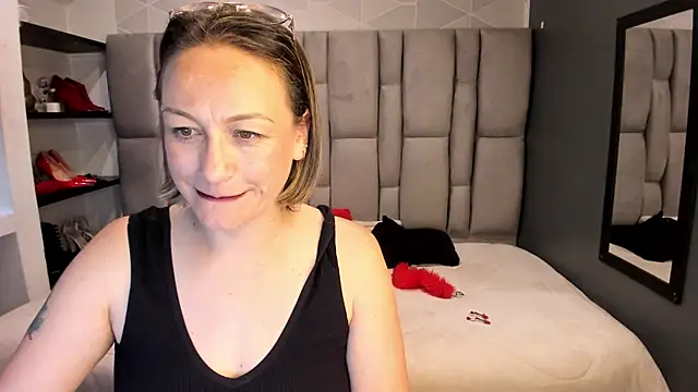 Chat XXX en directo de Charlot_milf