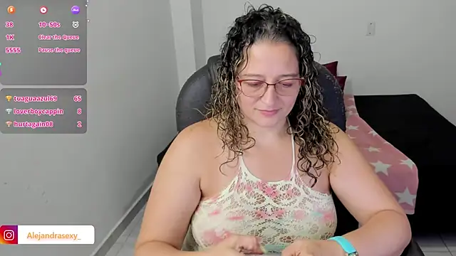 צ'אט XXX בשידור חי של alejandra_milf_