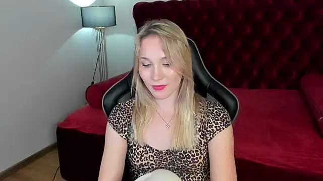 ElaraVoltage's Live XXX Chat